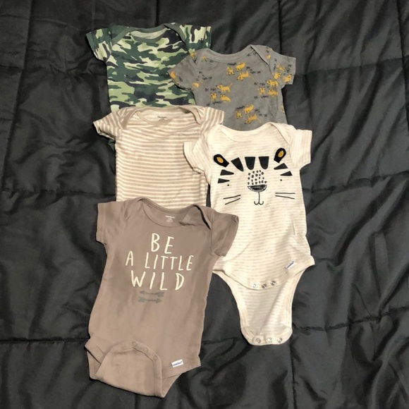 Set of 5 Gerber Onesies Camo/Wild Theme - Picture 1 of 12
